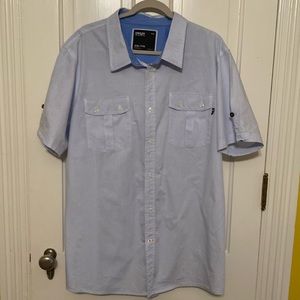 Preowned man short sleeved shirt in excellent condition.